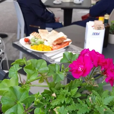 Opera بيت ضيافة